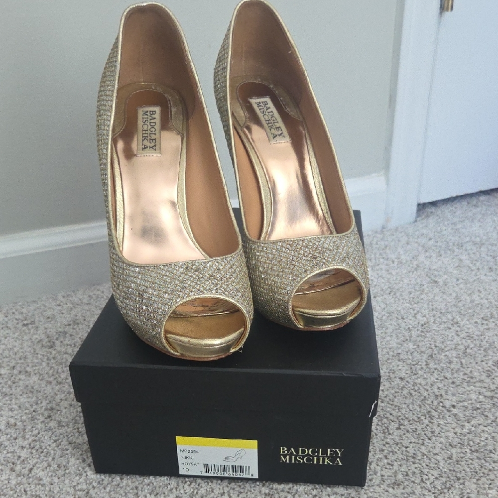 Badgley Mischka Gold Glitter Peep-Toe Heels